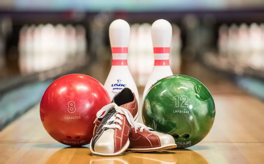 What you need to know about why do bowling balls curve