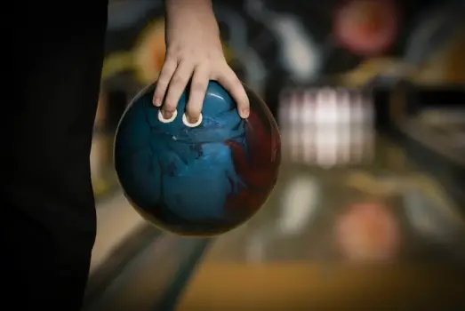4 best bowling balls for seniors: your choice in 2022