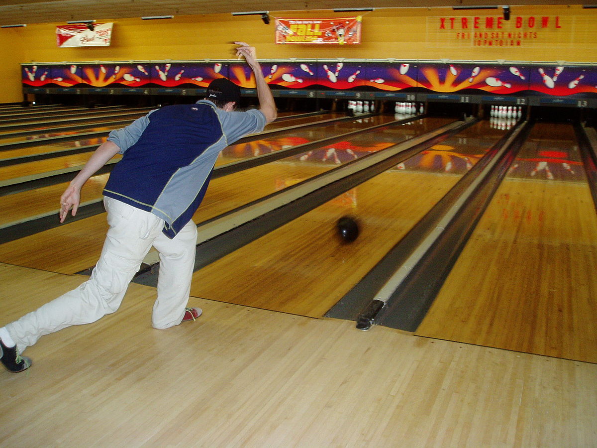 how to throw a bowling ball