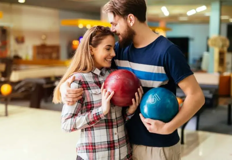 Top 5 Reasons Why People Choose Bowling Alleys For First Dates